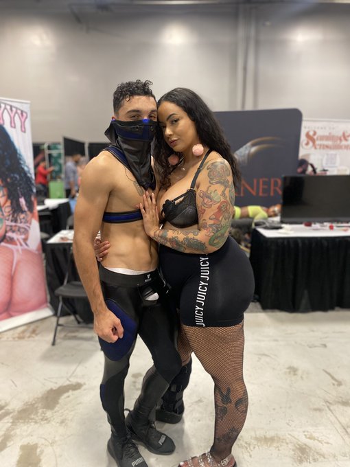 @Badkittyyy_ always up to no good&hellip;. I was going to be her snack for the evening. Lol #itsabouttime @EXXXOTICA<a class="tags" href="/tag/badkittyyy_">@badkittyyy_</a><a href="/tag/itsabouttime"class="tags"><span>#itsabouttime</span></a>