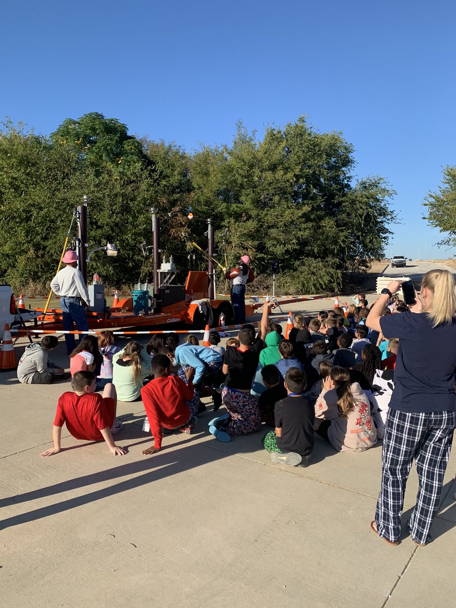 Huge thanks to <a href="/CoServ/">CoServ</a> for coming out and teaching our Lil’ Texans about electricity. @School_Jones <a href="/lisarcrosslin/">Lisa Crosslin, EdD</a> <a href="/ClaraLoveES/">Clara Love Elementary</a>