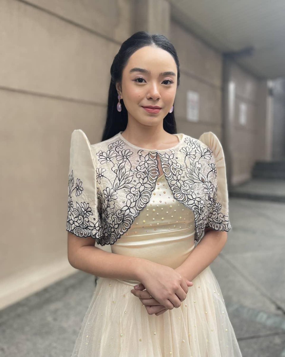 sheenabofficial's tweet photo. Channeling the inner Dalagang Filipina. 😆 Good Morning! https://t.co/dFAsmr3Si1
