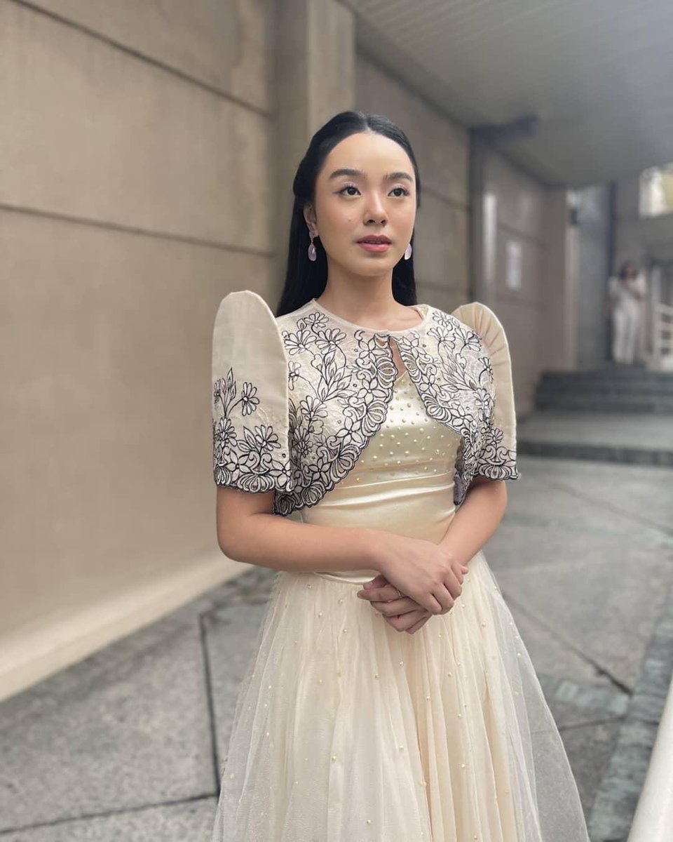 sheenabofficial's tweet photo. Channeling the inner Dalagang Filipina. 😆 Good Morning! https://t.co/dFAsmr3Si1