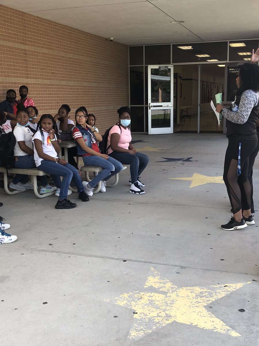 mcooper313's tweet photo. Busy busy in the village @Houston_AISD keeping these kids involved and happy #artclub #drama #stepteams #bookclub @docstdcbs @NoTeacherLikeMe @GeekSquad5000 @ms_nholmes https://t.co/17u1abf42i
