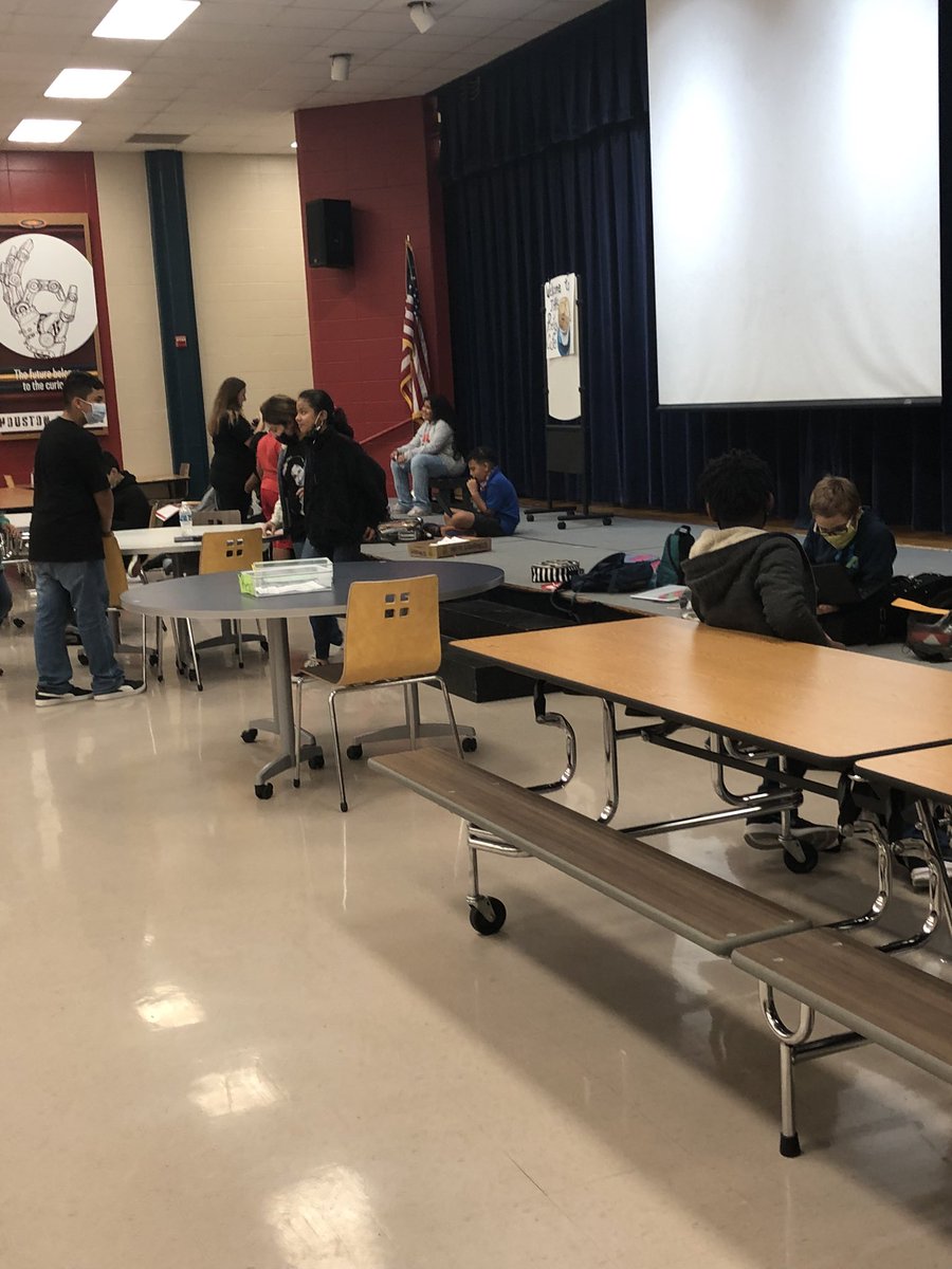 mcooper313's tweet photo. Busy busy in the village @Houston_AISD keeping these kids involved and happy #artclub #drama #stepteams #bookclub @docstdcbs @NoTeacherLikeMe @GeekSquad5000 @ms_nholmes https://t.co/17u1abf42i
