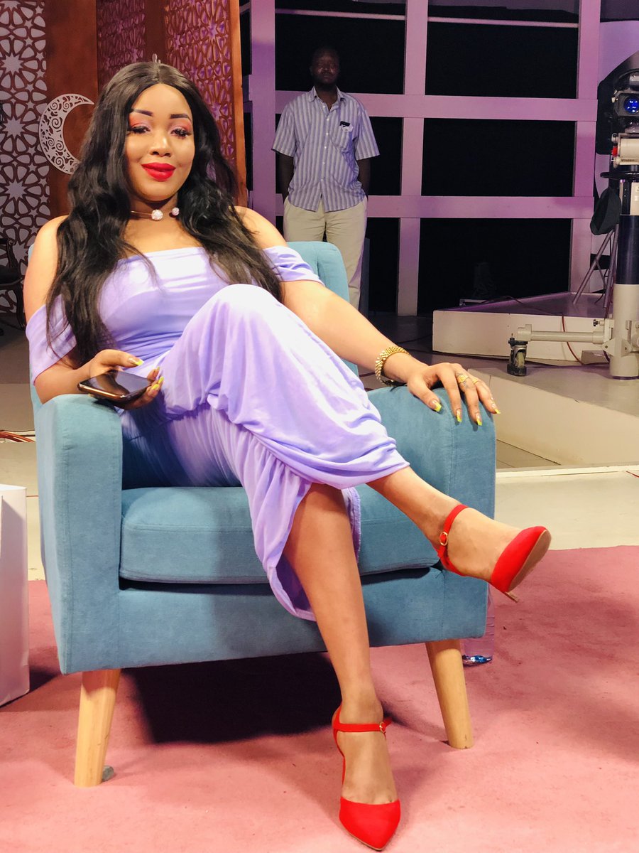 2stvsenegal's tweet photo. ✨SUIVEZ #ENTRETEMPS EN DIRECT SUR TOUTES NOS PLATEFORMES #2STVLIVE !!! https://t.co/bfozrybfFH
