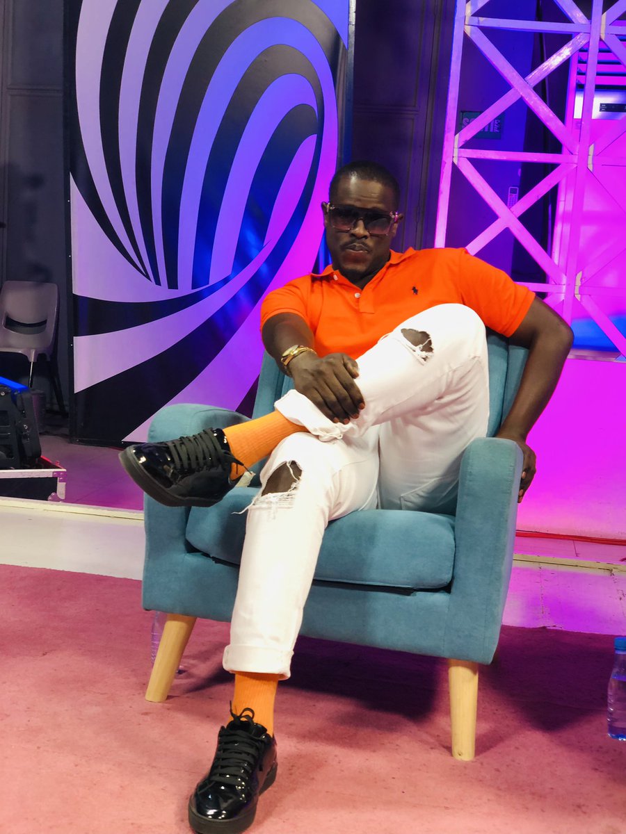 2stvsenegal's tweet photo. ✨SUIVEZ #ENTRETEMPS EN DIRECT SUR TOUTES NOS PLATEFORMES #2STVLIVE !!! https://t.co/bfozrybfFH