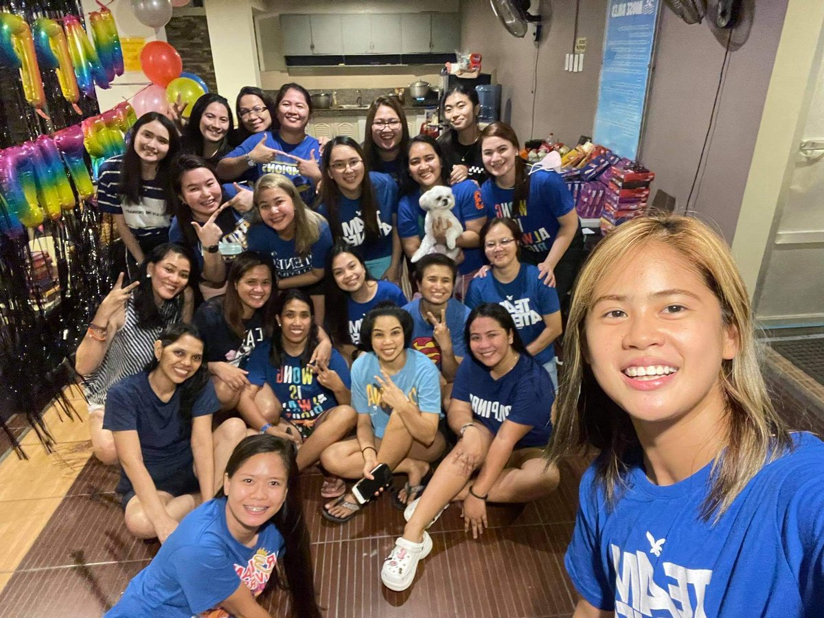 rawrrrcheL's tweet photo. i wouldn't have it any other way 💖 grateful to have met these amazing people 😊💙 #TeamD #UWUnation 👉👈 HAHAHAHAHA https://t.co/76gHuXROix