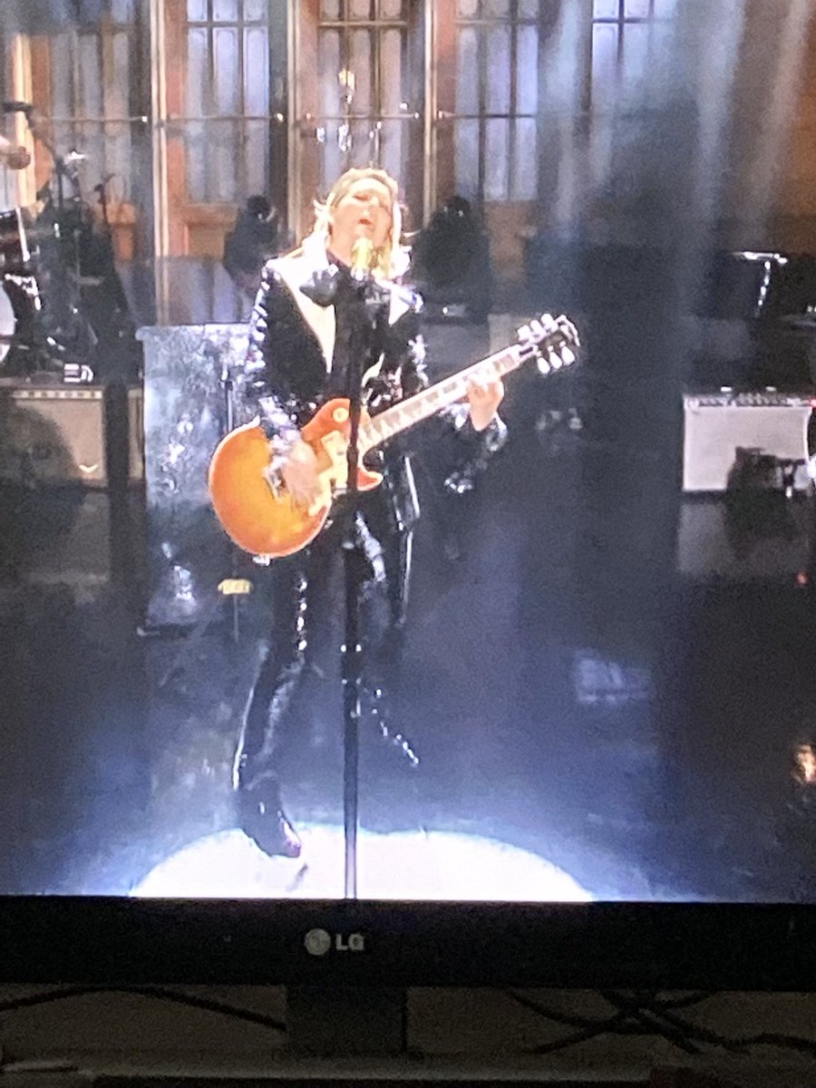 ChristaE23's tweet photo. @brandicarlile well you’re just a stunning human and powerfully amazing artist. How dare you make that much eye contact with the camera when you’re rocking a suit like that and have a voice like that. Thank you very much https://t.co/ZeZBjtZxvk