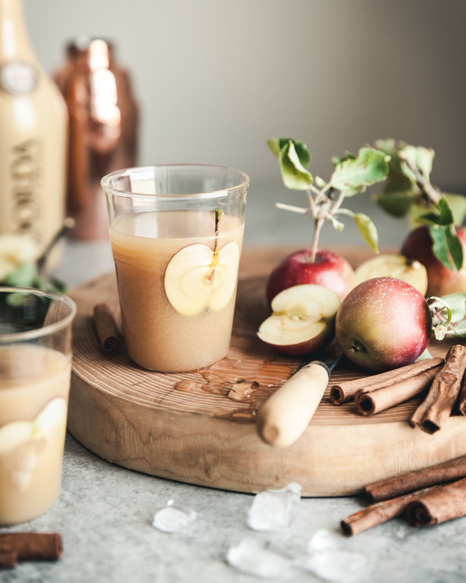 SGWineSpirits's tweet photo. Get into the #FallSpirit with #DordaLiqueurs' "Bobbing for Apples" cocktail! 🍎 Shop #Dorda today: https://t.co/9aThkkmsaB. Recipe below:

• 1 ½ ounces Dorda Sea Salt Caramel Liqueur
• 3 ounces warm apple cider
• 3 ounces cloudy apple juice
• Garnish with a cinnamon stick https://t.co/B7y9u1eT1T