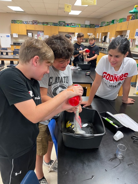 LackeyDenise's tweet photo. Garcia Gladiators learning about the human digestive system while working as a team and having fun! Way to show how the digestive system works using everyday items and a hands-on approach!👍@NISDGarcia @NISDMSScience https://t.co/hLsxtiENsD