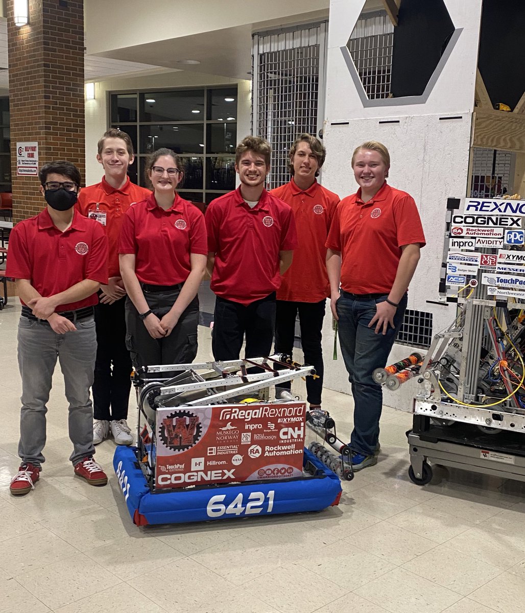 MNSDIrvine's tweet photo. Shout out to our Robotics team for spending some time with our school board to highlight their incredible learning! #mhspride @1WarriorMHS @MuskegoNorwaySc https://t.co/QuRydOiB6P