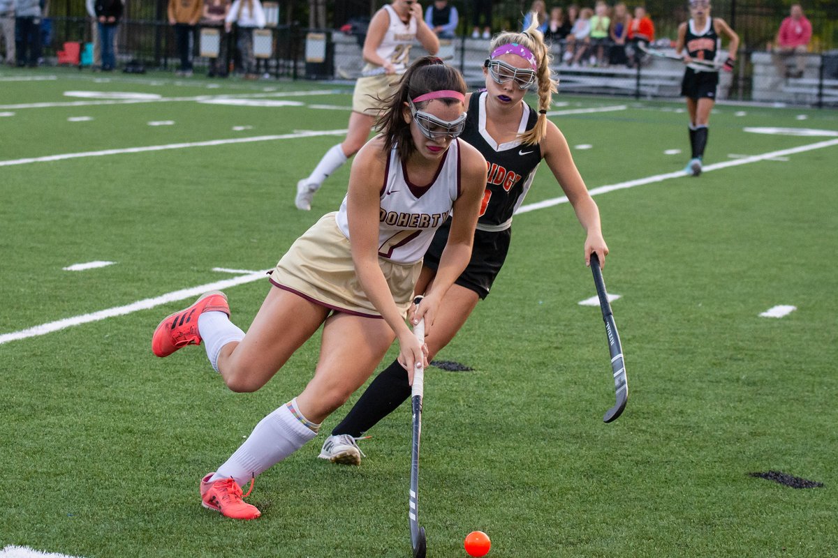 tgsports's tweet photo. Doherty's Hannah Murray leads the way - teammate Elle Murray is close behind - in the latest updated Central Mass. field hockey scoring/goalie leaders (coaches can send updates to james.wilson@telegram.com): https://t.co/cF0FzSd7iN https://t.co/nxMbrlxXP3