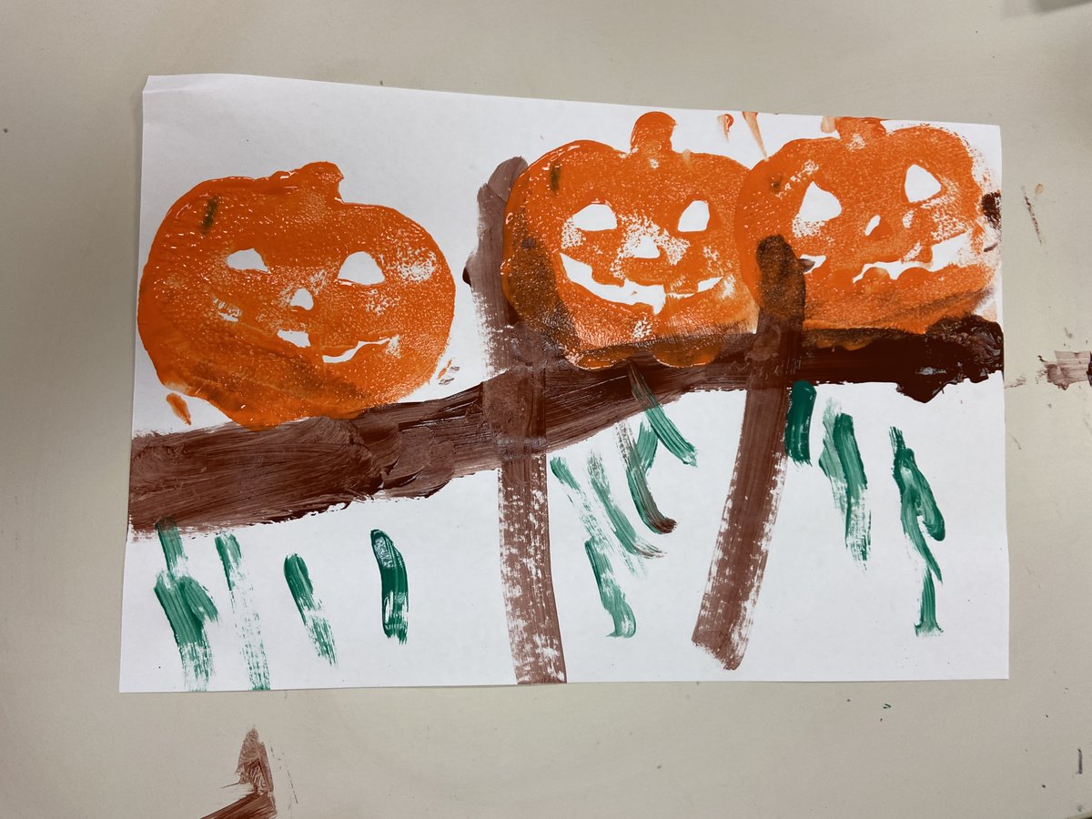 mrs_orchard's tweet photo. We are exploring pumpkins this week. Ss had fun making gates for their 5 Little Pumpkins, measuring and comparing pumpkins, and using a pumpkin sponge to paint with. #fdk #pumpkins #pumpkinmath #5littlepumpkins https://t.co/orLKRIr2aA