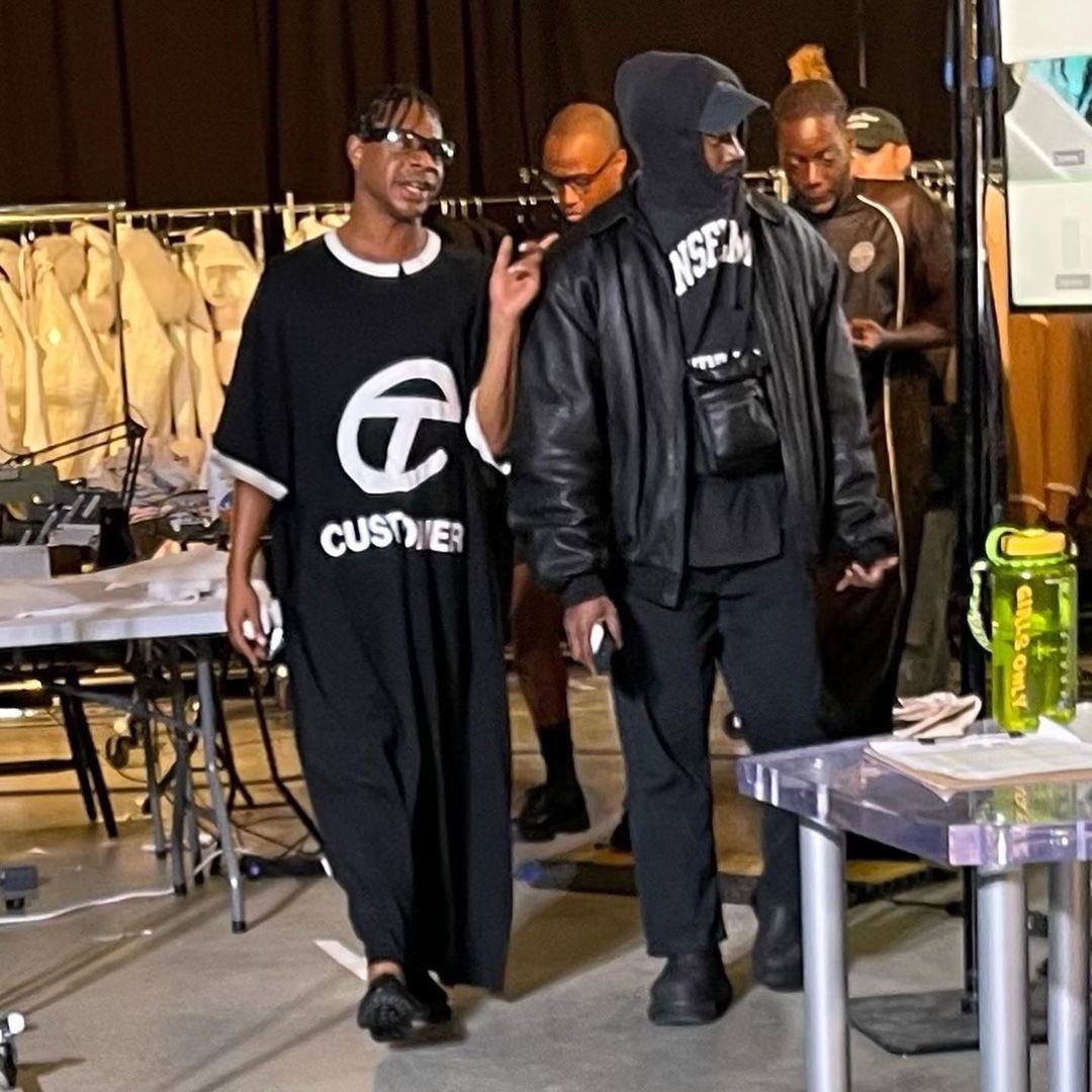 parisaintshop's tweet photo. Ye x Telfar https://t.co/rrXXX1oPPa