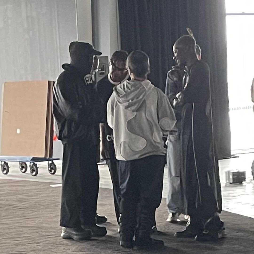 parisaintshop's tweet photo. Ye x Telfar https://t.co/rrXXX1oPPa
