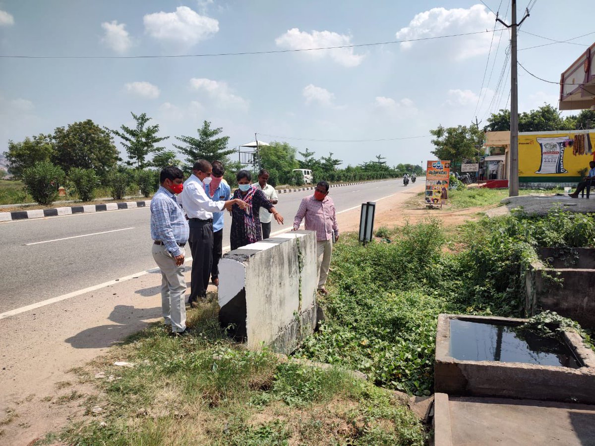 mb_telangana's tweet photo. Our #missionbhagiratha SEs Sri G.Krishnaiah SE #Bhongir sir inspected villages of #Mothkur (M) &amp; #Addaguduru (M) to verify the status of MB #water supply &amp; 
Sri K. Suresh SE #Nalgonda sir inspected #restoration of bulk #supply near #Narketpally. @Smitasabharwal @DayakarRao2019 https://t.co/7RfvYvn56R