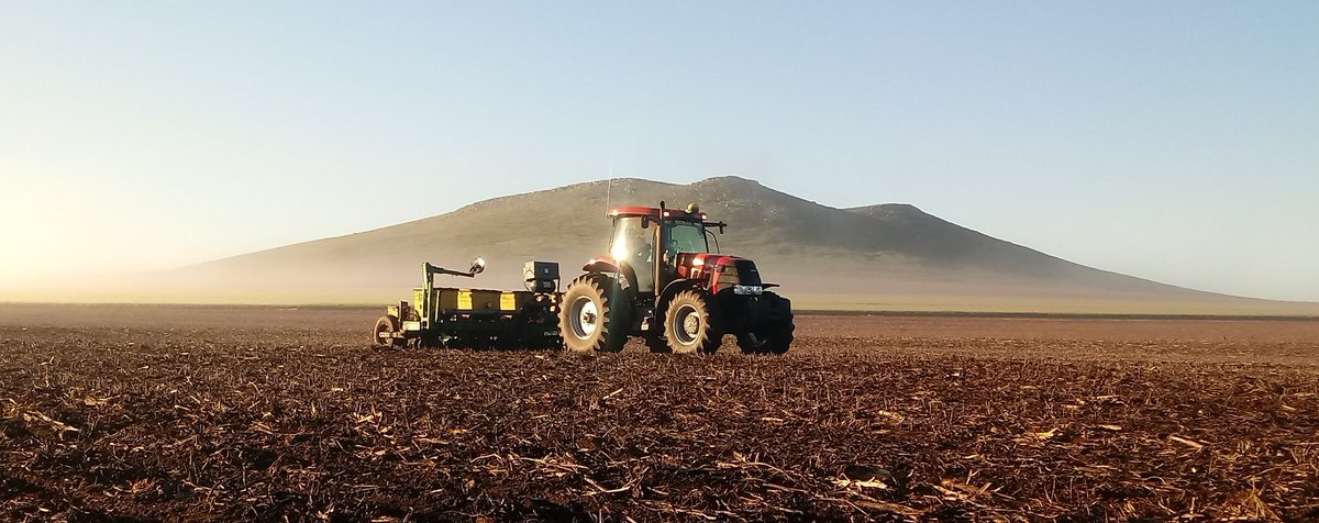 LEYENDA VIVA
JD 710 25 años  de servicio  ininterrumpido  más de 20000 hectáreas sembradas 
Hoy en día con toda la tecnología 
Est.San Lorenzo Tandil Argentina