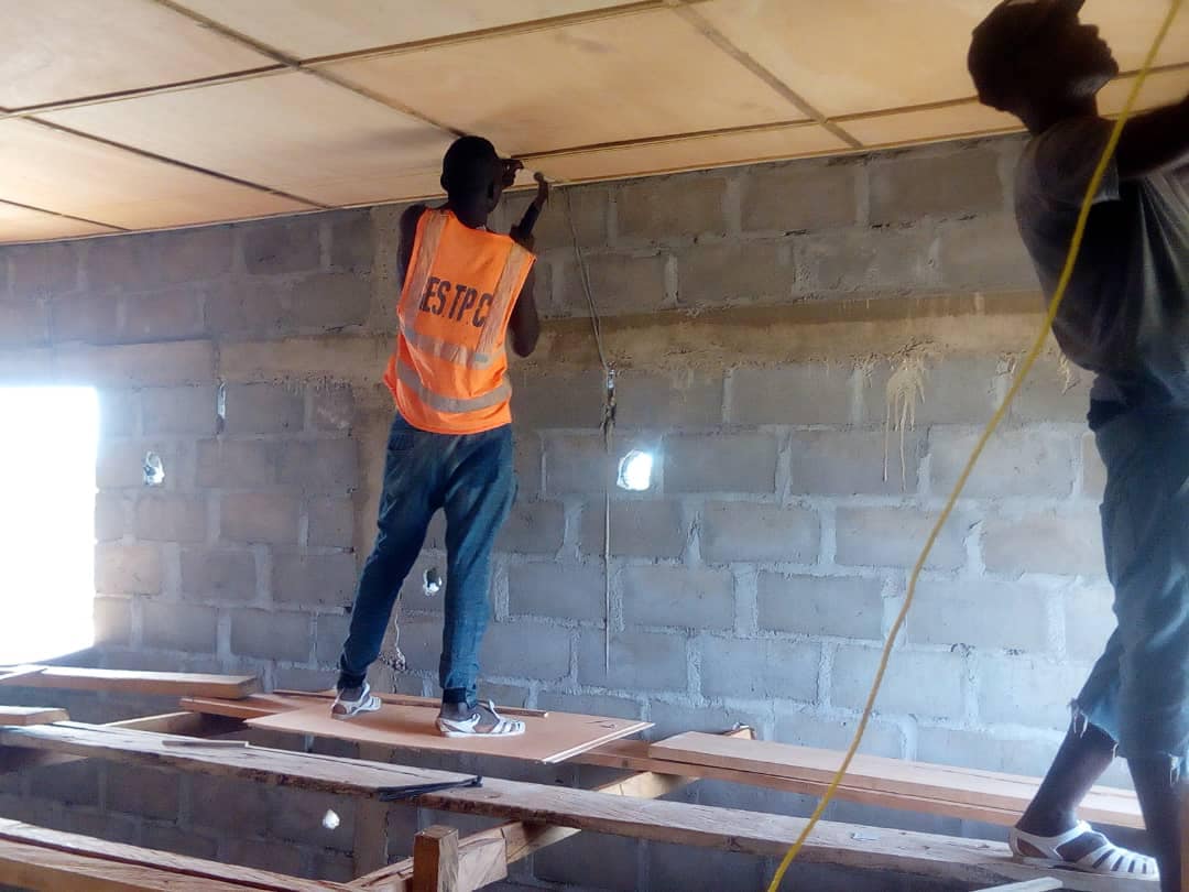 GboneleA's tweet photo. Travail effectué grâce à l’association Jeunes Espoirs d’Afrique qui forme des jeunes aux métiers du bâtiment
#Gbonele #GboneleAssociation https://t.co/Q8iqyMHVfB