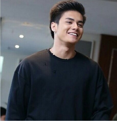 dy_bhebs's tweet photo. Yung panay RT at Puso lang muna at nasa sarili pa nyang mundo si mamita hahaha! 
Isang pinagpala at magandang umaga, mga bunso kong mahal!

RONNIE BlessedAt25  
#RonnieXXV https://t.co/OaY4T03gFg