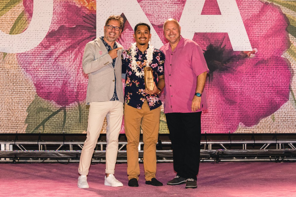 The best night of my career! Thank you for those who have always believed in me, supported me &amp; worked side by side w/me. Unbelievable experience with these two great leaders and the Class of #PEAK21 <a href="/MikeSievert/">Mike Sievert</a> <a href="/JonFreier/">Jon Freier</a> 🍍🙏🏝️