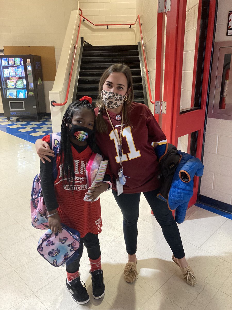 Principal_JHBES's tweet photo. A few pics I captured from “Team Up Against Breast Cancer, Alcohol and Drugs”!! I love my Ss desire to flash his PAW Bucks!! He told me his money long for the upcoming Bear Mart on Friday! @JHBlackwellRPS https://t.co/6hOWRHMt6j