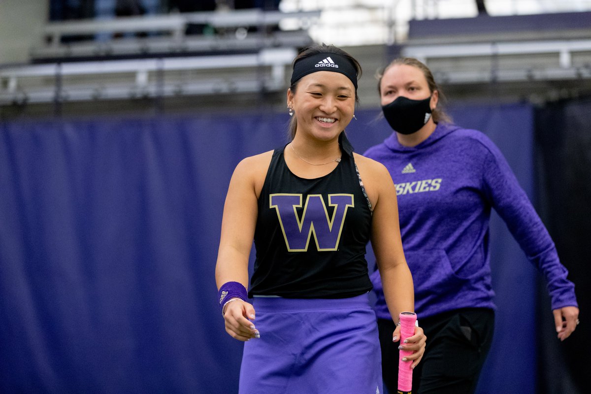 Freshman Kelly Leung keeps her perfect collegiate record intact! ✨

She wins the invitational singles bracket today at Stanford after pairing with Yolanda Lin to win the doubles invite.

#GoHuskies