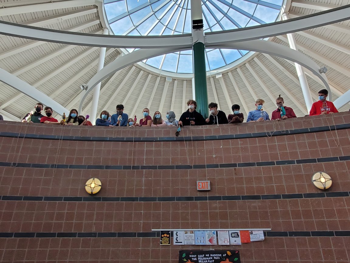 Mr_Burden_TA's tweet image. Day 35: Late post from last week. Barbie goes bungee in Stats class! #AdminChallenge #AlwaysLakeOrion #180DaysOfLO #NoEasyButton