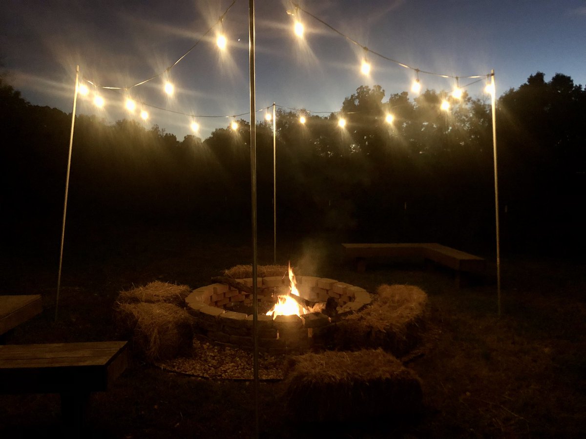 J_Coyan's tweet photo. Pretty much a perfect fall night at our house in #417land. #whywelivehere #familyfirepit https://t.co/7VIEwvzLvU