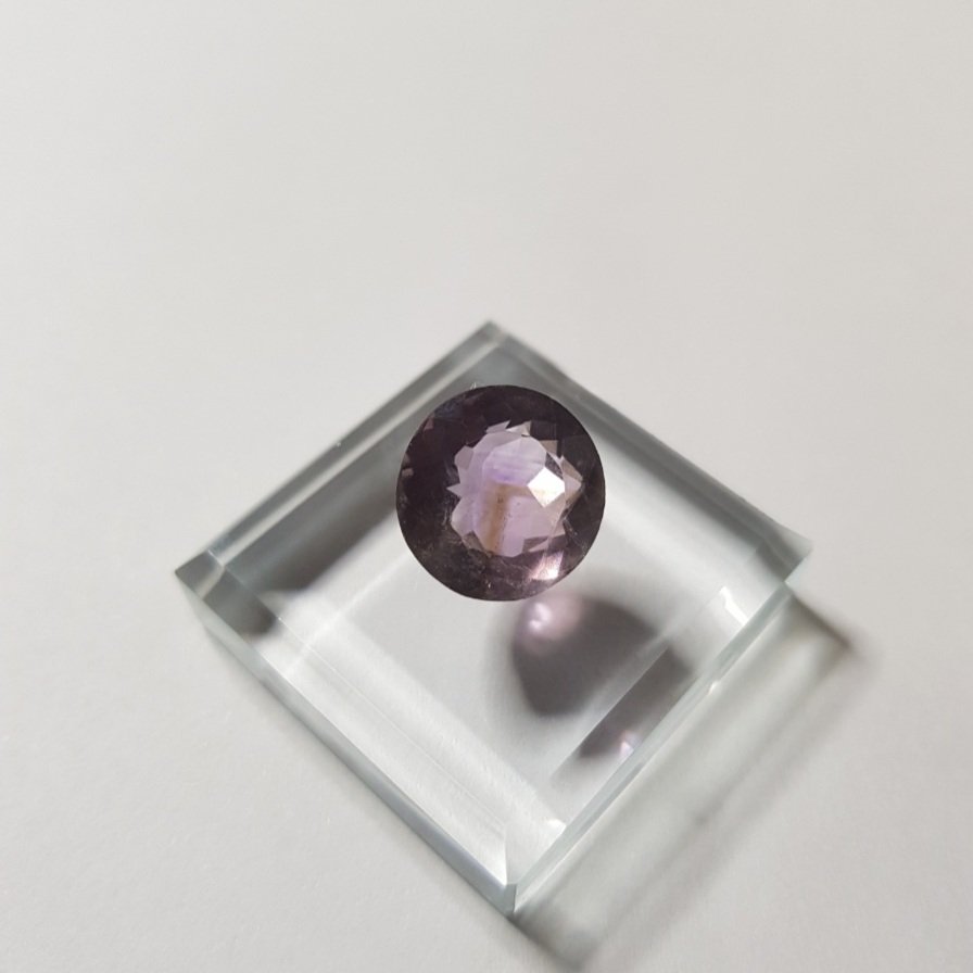 metallum__'s tweet photo. 펜텀 자수정 라운드컷 8.5ct
색이 진하지는 않아서 그냥 크기로 보는 아이🤣🤣🤣
가끔 꺼내서 이리저리 돌려보며 놀아요 ㅋㅋ
#자수정 #라운드컷 #8ct https://t.co/ZyZHlkEbBq