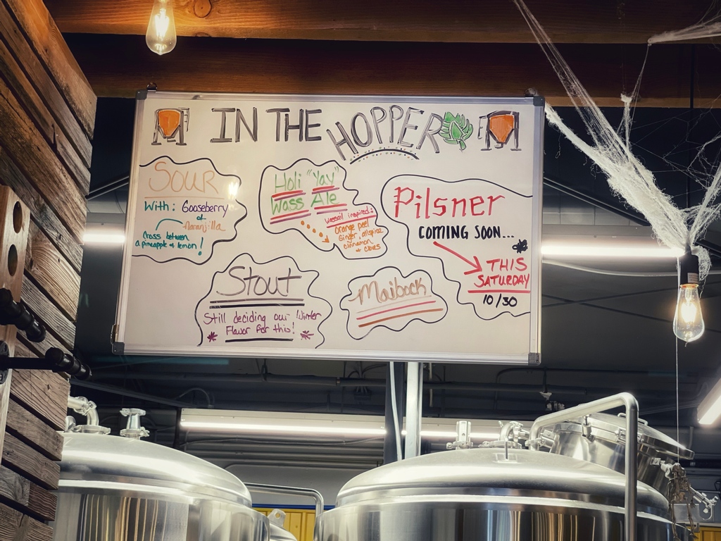 4by4Galloway's tweet photo. So many new beers that will be hitting the taps soon!!
The Pilsner will make it's debut this Saturday for our Haloween Boo-Ery Party!!
#inthehopper #comingsoon #newbeers #springfieldmo #watchforthem #soon #4by4brewingco https://t.co/rnLrywXKjx