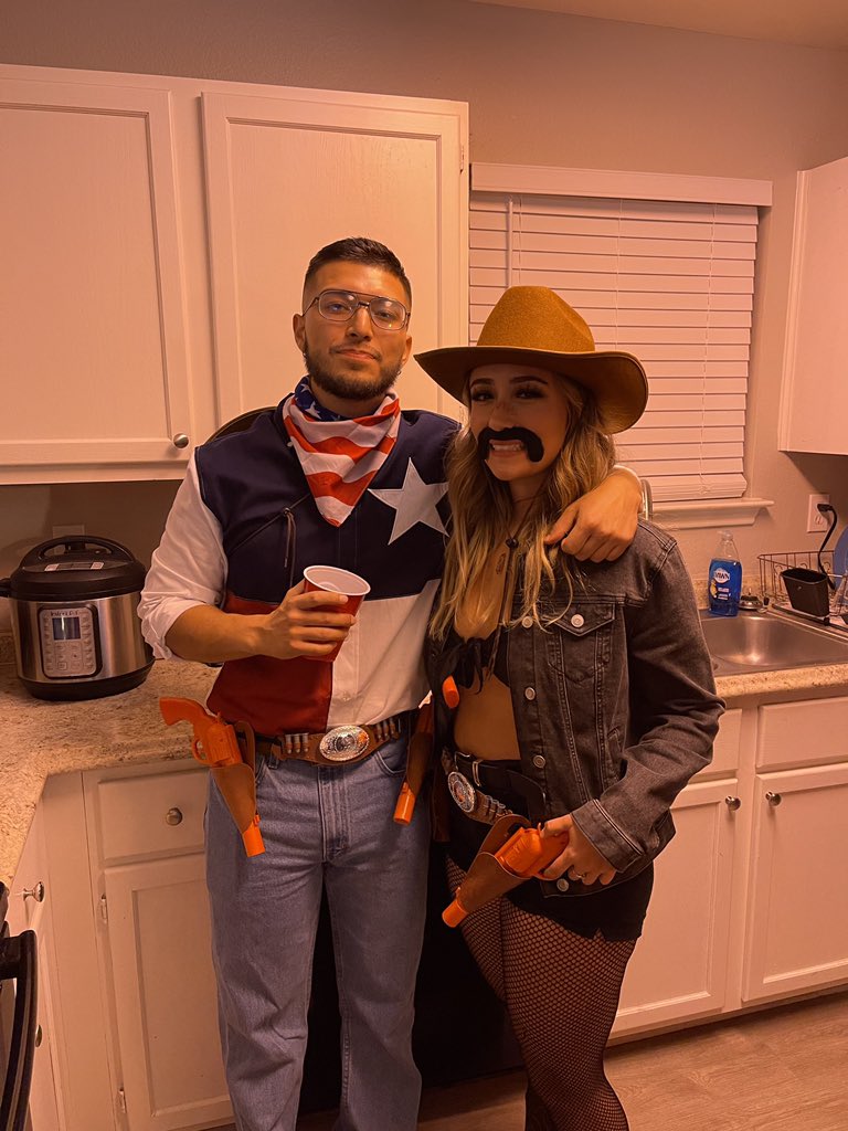 Angelo_x2's tweet photo. YEE HAW w/ my partner in crime 🤠 https://t.co/f2MJwv98Qm