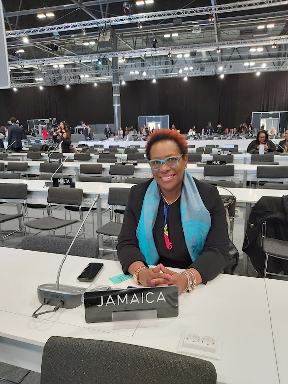 AnaiteeMills's tweet photo. Join me in wishing UnaMay Gordon  @gemgord a safe journey to #Glasgow to attend the COP26 Climate #Conference.  She is the #motor of Jamaica's #Climate Action Machine and despite the challenging times, she is armed with 💉🧴💅🏽😷💪🏽🧠and a Big #Smile 😃 #COP26Glasgow #Jamaica https://t.co/71hFt3rcbY