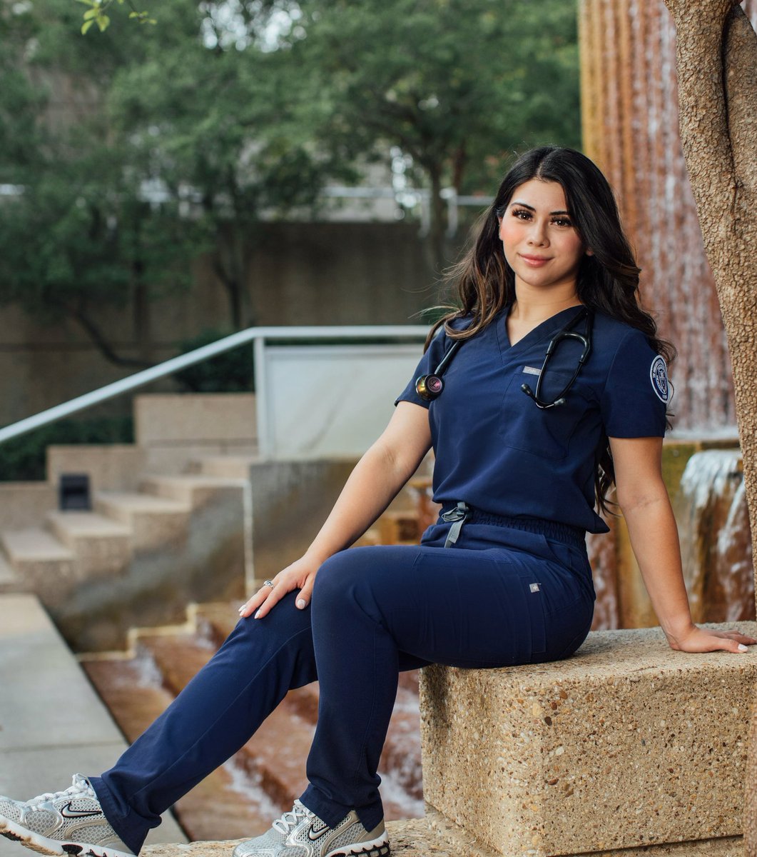 lilpemo5's tweet photo. From working 2 jobs as a teen mom my freshman year of college to beginning my career as an ICU nurse at a Level 1 trauma center. Work hard, pursue your goals relentlessly, and everything else will follow 🤍 https://t.co/W7EyLnE6lW