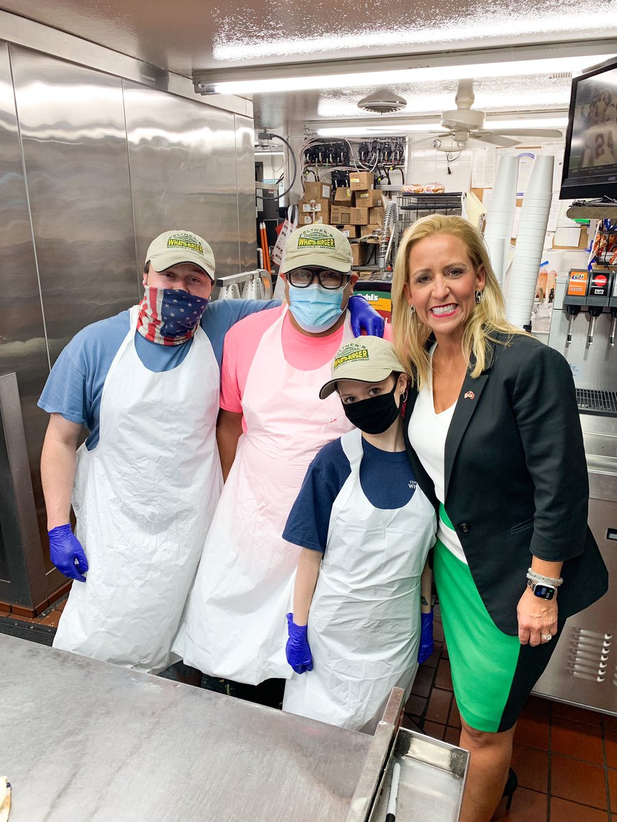 LeslieRutledge's tweet photo. Fun night on the campaign trail at Feltner’s Whatta-Burger @Whattaburger67! Great burgers and amazing supporters in Russellville! #MakeArkansasFirst https://t.co/UmsrWle8RL