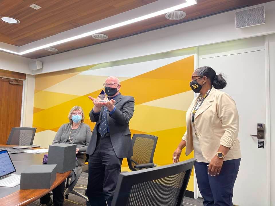 ProvostKSG's tweet image. Provost Emeritus Brian Jersky was presented with an award by Provost Karyn Scissum Gunn for his leadership at CSULB 2016-2021. We are thankful that he led by example, believing in: “Be Kind, Be Thoughtful, Be genuine, but most of all be grateful for life.” 📝