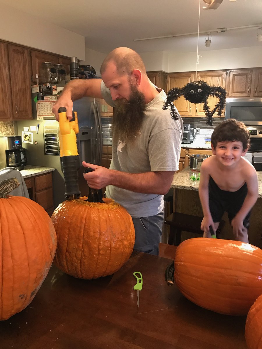 Findlay_Venom's tweet photo. @DEWALTtough is this an approved use of this tool? #doesmywarrantycoverpumpkindebris? https://t.co/LnDFhm1Oco