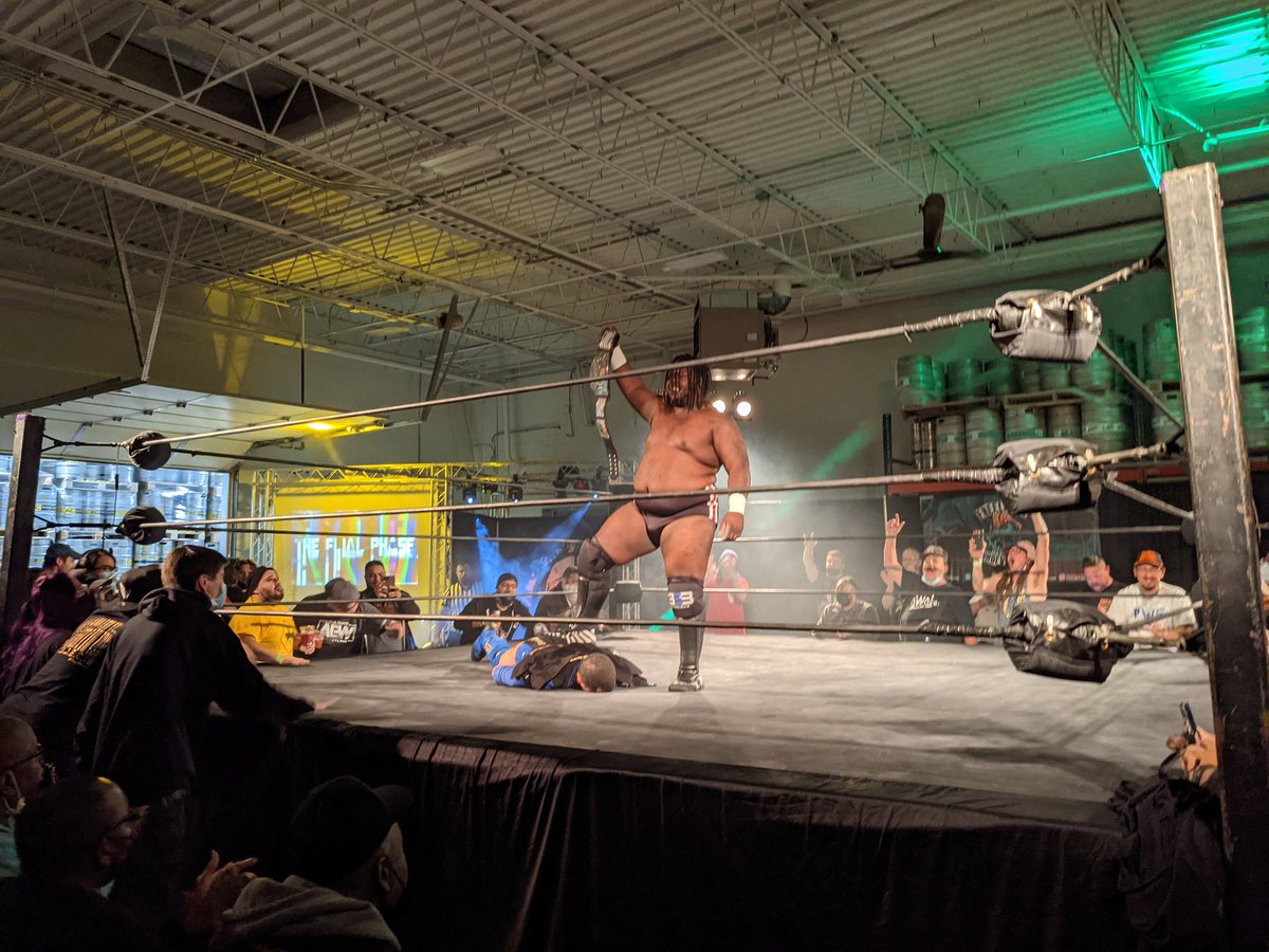 FreelanceUndrgd's tweet image. Who will step up to face the NEW FU Champion, Calvin Tankman, at our next event at @ChurchStBrew on 12/4?

Announcements &amp;amp; ticket info coming soon!

Photo: @CompadreCris