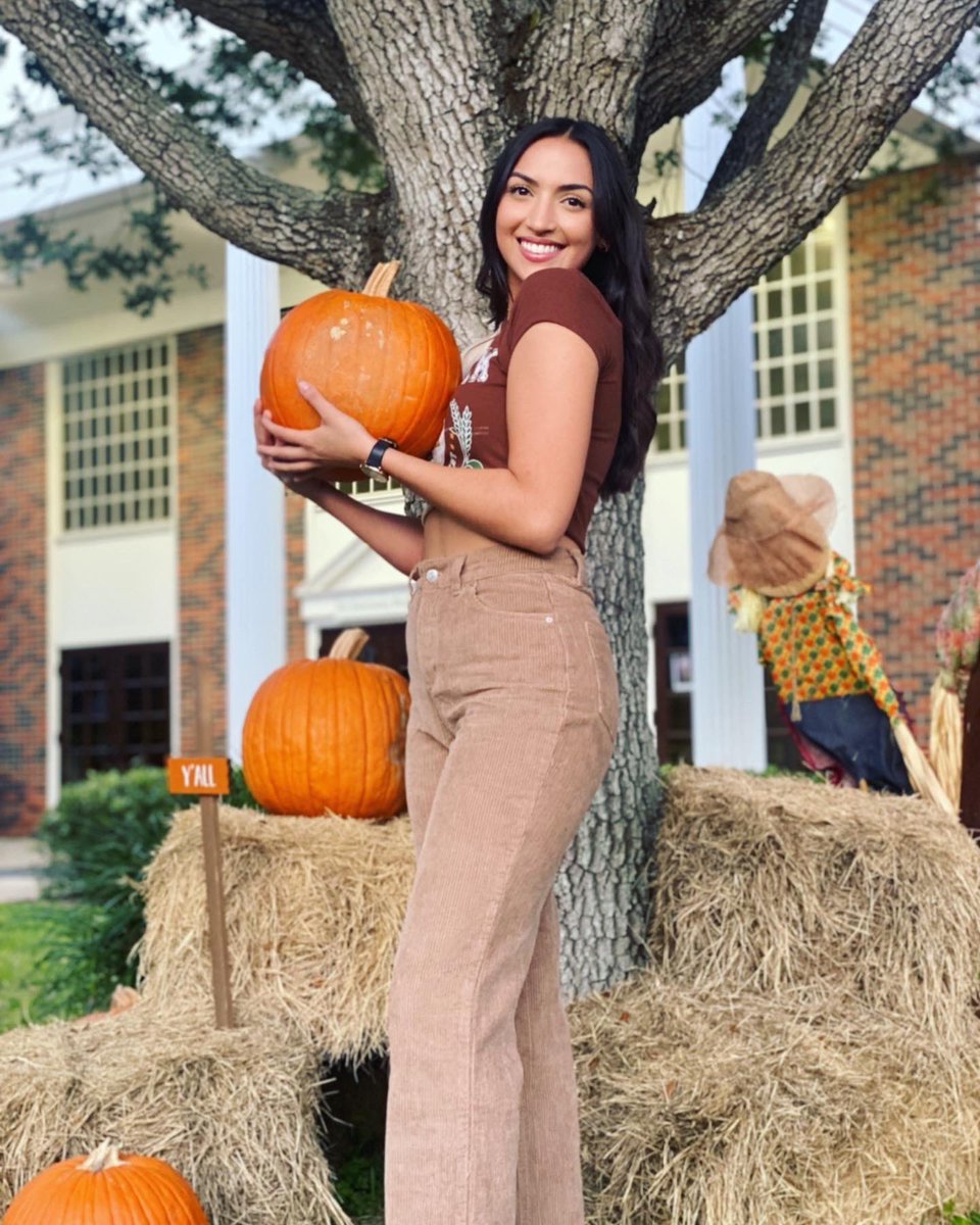 KaylaSalinas12's tweet photo. pumpkin szn 🎃 https://t.co/adMRwBXvAN