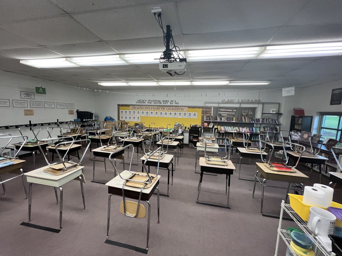 MrCookSchool's tweet photo. Switching back to rows to help keep our ⁦@MWwolverines⁩ safer! #FutureReady204 #MWWolverines https://t.co/bfgz3wbd75