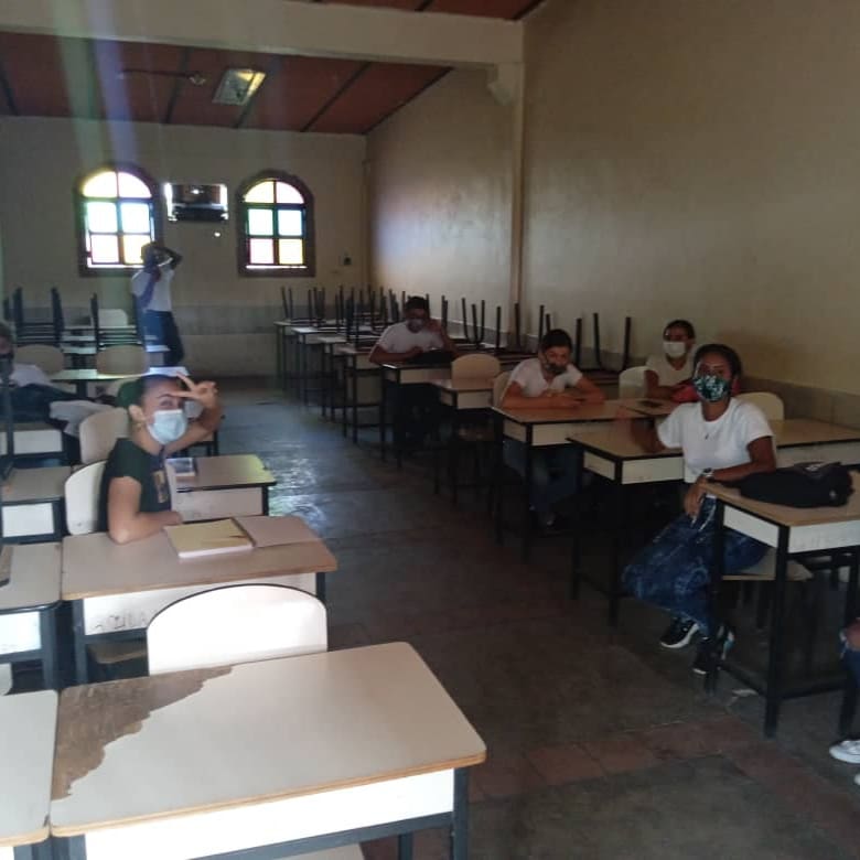 Ocu2021's tweet photo. CA. Andrés Emilio Román Acosta, Vicerrector de la Región Capital de la UNEFA, y donde se procura evitar al máximo las aglomeraciones, así como mantener en lo posible las estrictas medidas de bioseguridad recomendadas para contener el coronavirus COVID-19. https://t.co/OM9GaAFQXu