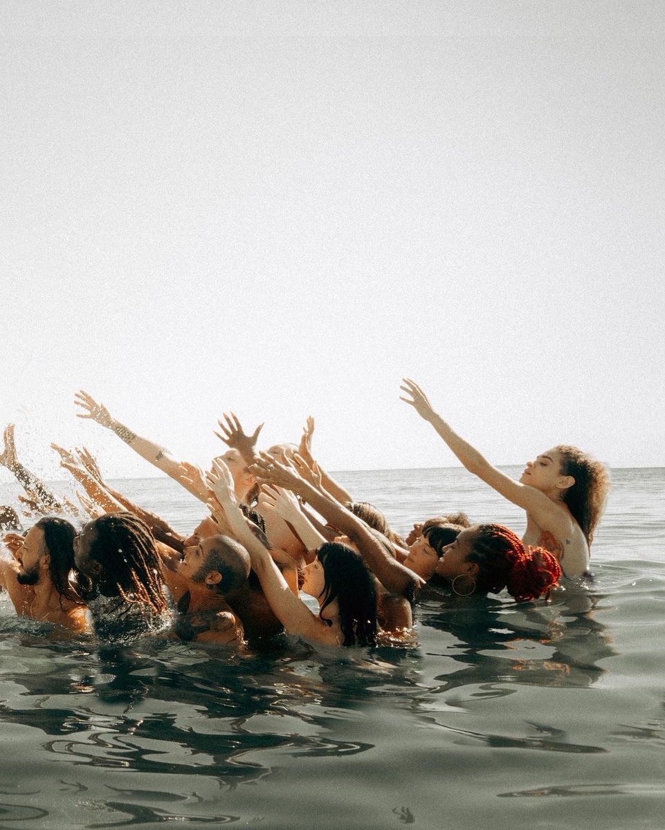 GLBLVLLG tweet media