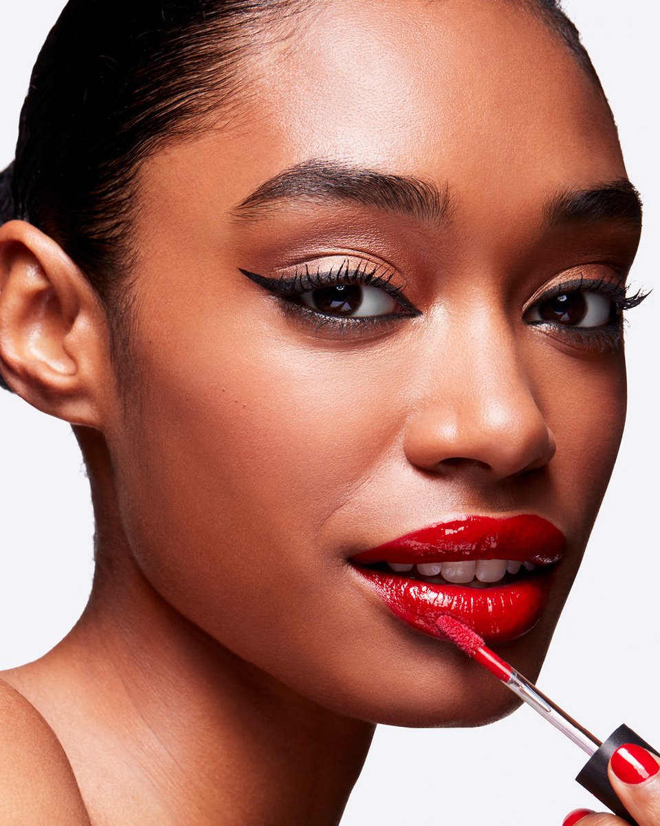 MACcosmetics's tweet photo. Nothing says the holidays like #RubyGlaze ❤️✨. Hypnotize in a high-shine lip look with Love Me Lipstick in Ruby You layered with Lipglass in Ruby Woo. #MACTrend #MACRubysCrew https://t.co/JnzL73Y9Os https://t.co/kjUs3ZfAev