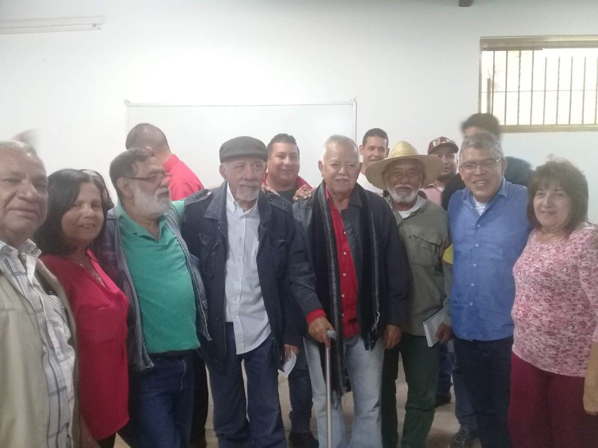 JauaMiranda's tweet photo. ¡ Hasta la victoria siempre camarada David Nieves! La corriente histórica revolucionaria seguirá su curso hacia la victoria definitiva del pueblo. Comparto esta histórica foto del 27 de febrero de 2019. A 30 años de la rebelión popular de 1989. https://t.co/lmhUblFI2b