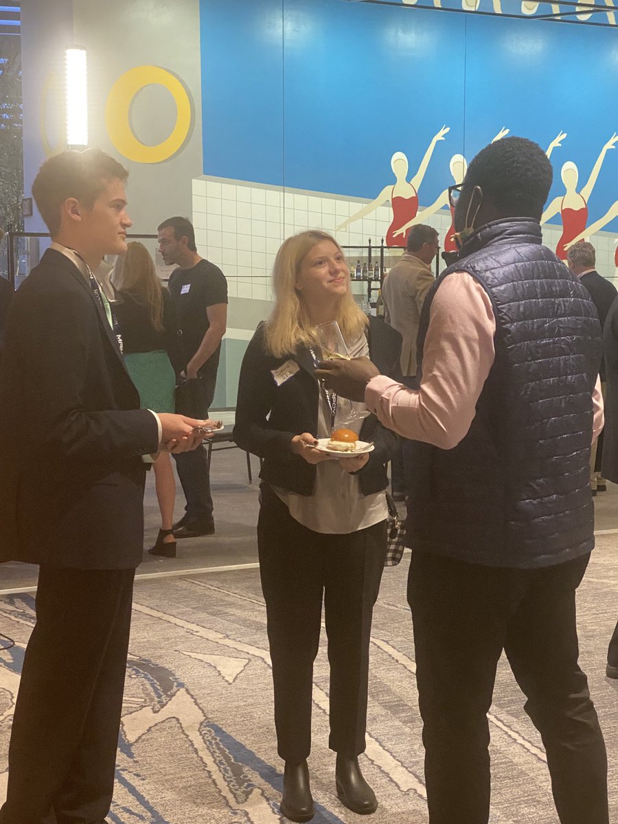 MetavisionXYZ's tweet photo. Really enjoying meeting Tech professionals from all over the country. Thanks ⁦@facebookapp⁩ and #mwcla21 for hosting a great reception! Already found one potential amazing merger candidate! $VNTH ⁦@Alpharidge_Cap⁩ @opportunityzon https://t.co/LMMQoBq8tQ