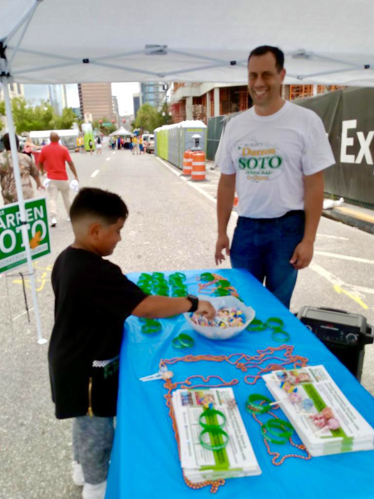 DarrenSoto's tweet photo. #TeamSoto had a blast at #CalleOrange enjoying Latin food, good music, and mixing it up with voters! 🍊 🔈 🎶 https://t.co/7DlqOev4su