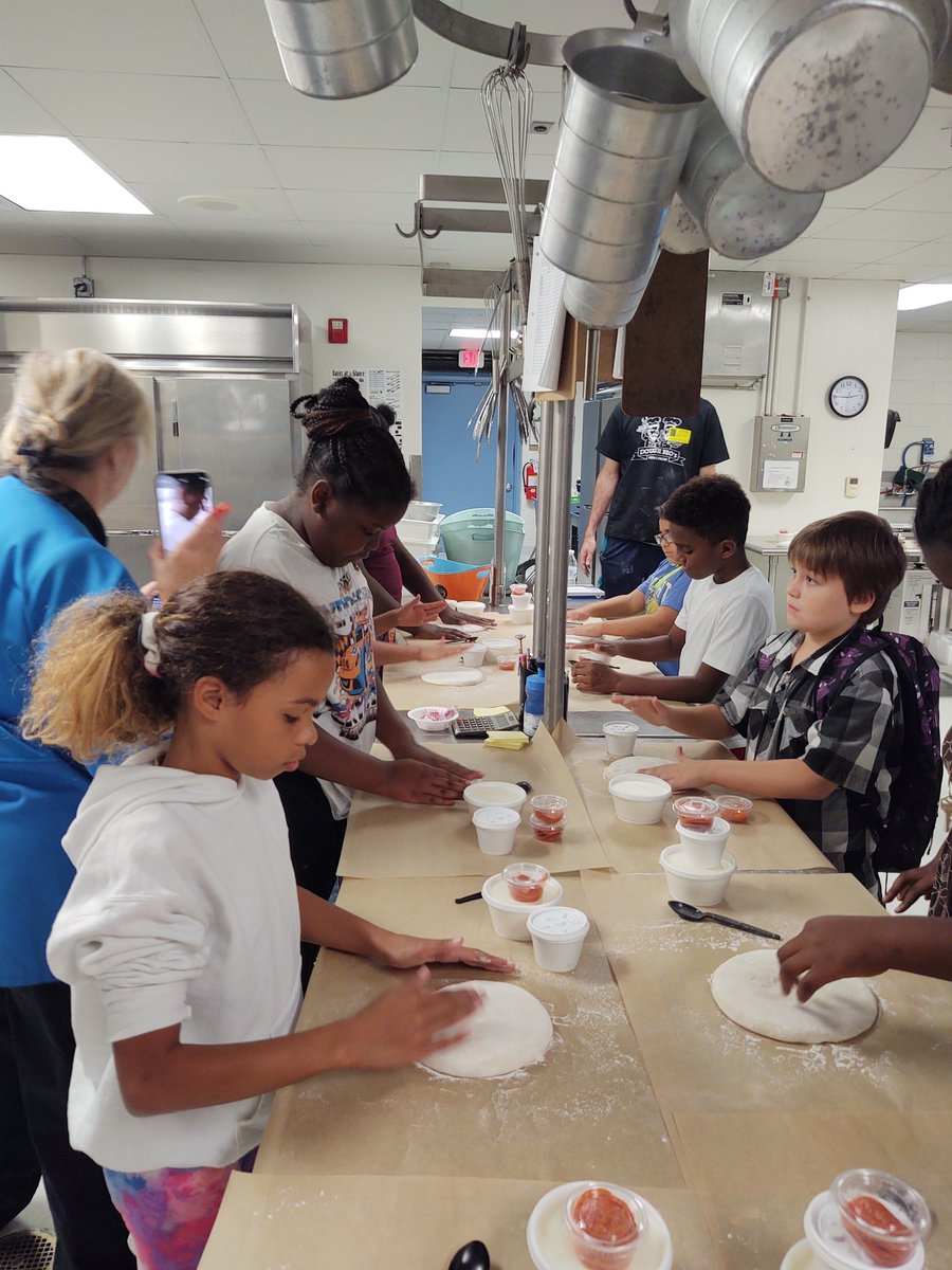 SDE KidZone students learned to make pizza from scratch today from a Dough Bros Master Pizza chef. Best part? They ate it!!!! Delicious!!! Thanks Dough Bros and Miss Carol! <a href="/c_desimini/">Ciana Desimini</a> <a href="/foodbringshope/">FoodBringsHope.org</a> <a href="/SWC_Volusia/">School Way Café</a> <a href="/sdedragons/">South Daytona Elem</a> <a href="/bronson_adrian/">Adrian Bronson</a> <a href="/MeganPellicer/">Megan Pellicer</a> <a href="/klowrey22/">Katie Lowrey</a> <a href="/JilkaJane/">JaneJilka</a>