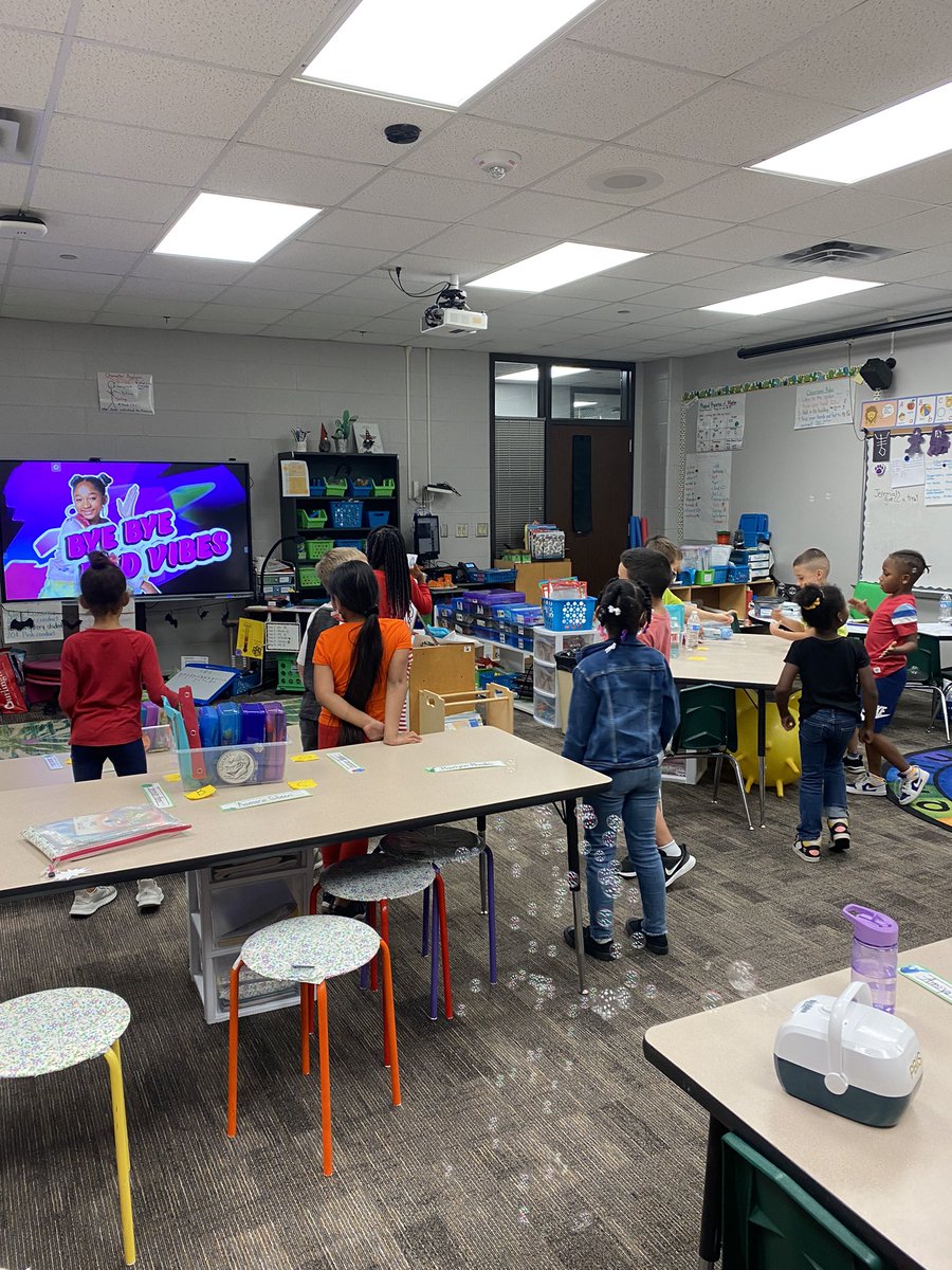 1stgraderocks1's tweet photo. Bubble party! Thanks for all our WOW points! @HumbleISD_HE @SMRob_Counselor https://t.co/ARxgYDeAgd