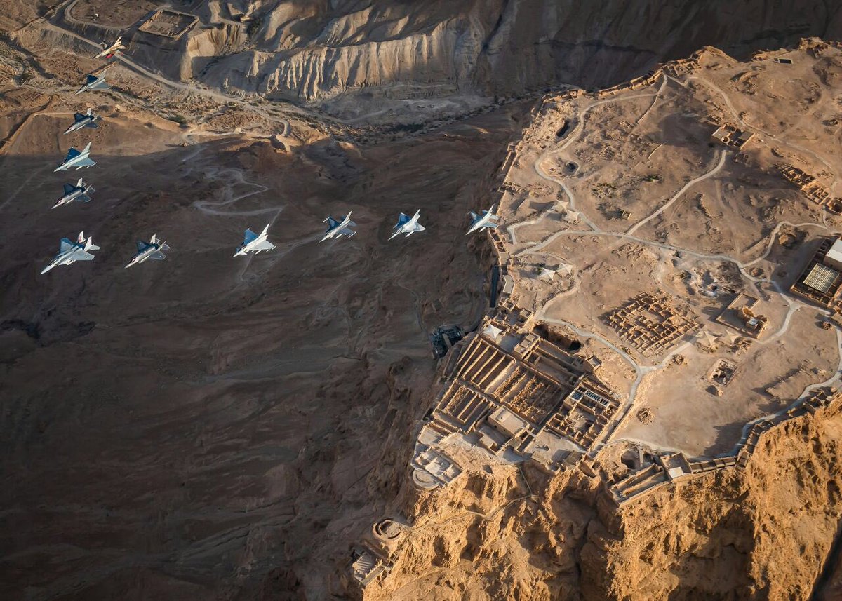 On the occasion of the ongoing  #BlueFlag21 international exercise, the Israeli Air Force arranged a major photo session with the participation of most modern Western fighters.
#Israel 🇮🇱🇮🇱
