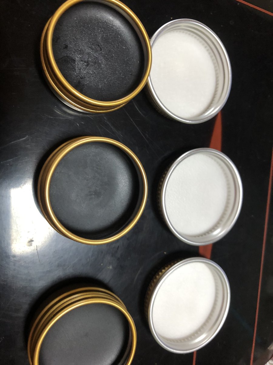 RainbowSmoke96's tweet image. もういつ届いてもおかしくないです😁✌️🔥
紀州備長炭CBDブラックバーム😁✌️🔥笑

ホンマに後少しなので肌トラブル抱えてる方期待してて下さい😁✌️🔥

自信あります🔥🔥🔥笑

#SWAGLAB #CBD #紀州備長炭　＃肌トラブル　#汗疹　＃アトピー　#汗疹