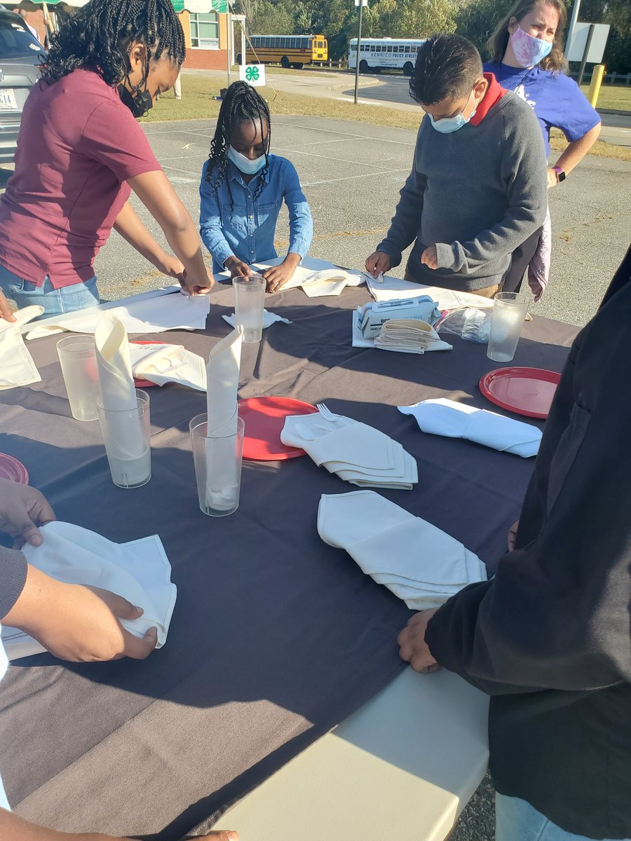 MrsHolmes2U2's tweet image. A great day of hands-on learning.   4-H STEM/CTE 5th Grade Day at Harvie!!! An amazing experience for all!