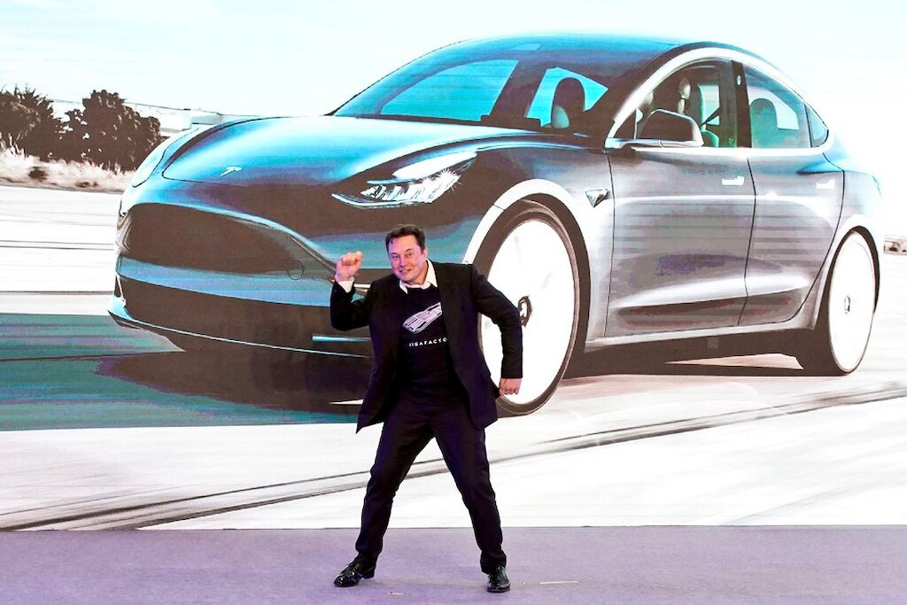 cosasdeautos's tweet photo. Las acciones de #Tesla se dispararon 12,6% tras conocerse que Hertz quiere comprar 100.000 unidades de los autos eléctricos que fabrica la compañía creada por Elon Musk. La valuación de Tesla superó los mil millones de dólares #TSLA #HTZZ https://t.co/VodZM8LKTZ