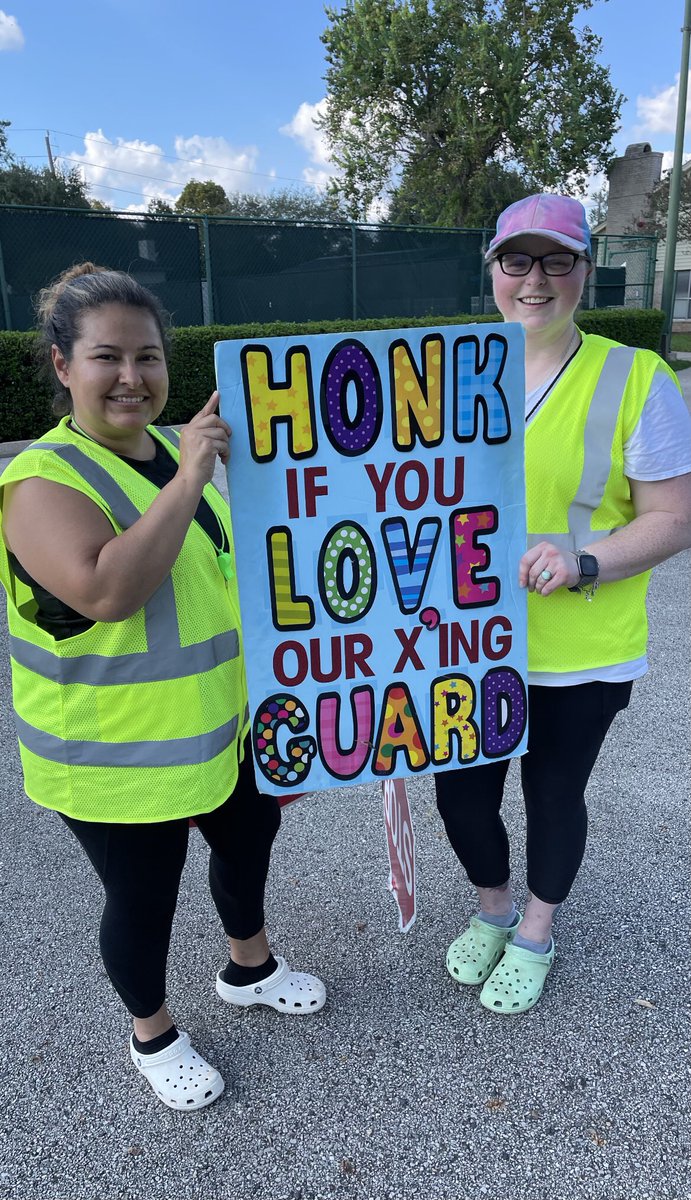No fog, so I zipped back this afternoon from Katy to @SWE_Explorers. Monique & Lisa were about to excel! The 3:25pm dismissal bell rang, the Satellite students burst out to walk home, & our star Crossing Guards TOOK OVER - SAFETY AND TONS OF HONKS!!! ❤️👍 @FortBendISD